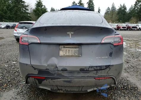 2020 Tesla Model Y z USA, uszkodzony, nr VIN 5YJYGDEE2LF056425